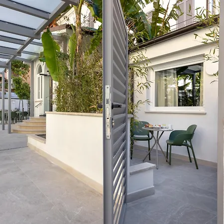 Hotel Astoria Garden 3*