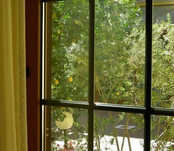 Astoria Garden Hotel 3*