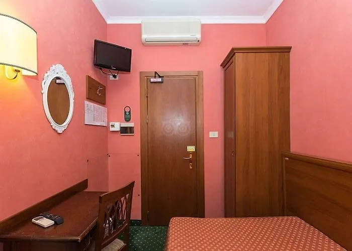 Astoria Garden Hotel 3*