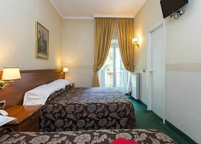 Hotel Astoria Garden 3*