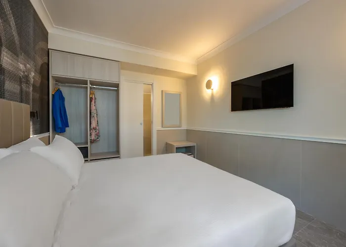 Astoria Garden Hotel 3*