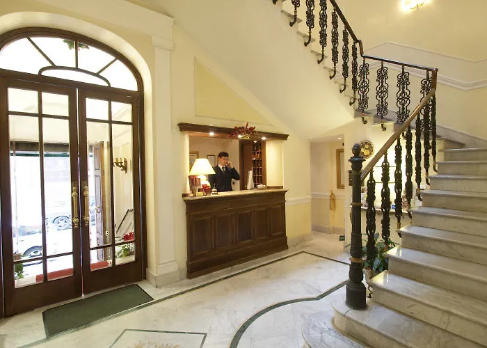 Astoria Garden Hotel 3*