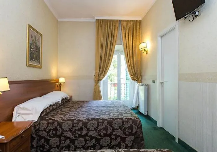Astoria Garden Hotel 3*