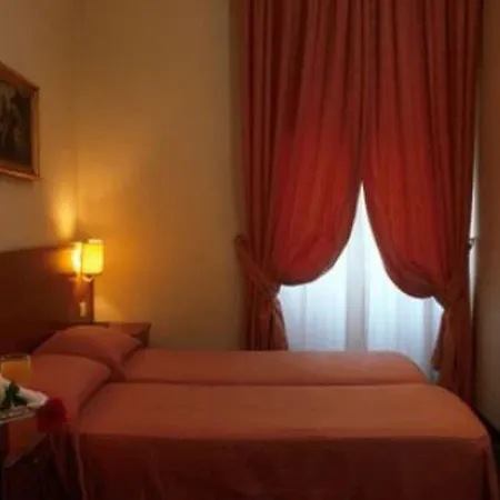 Отель Astoria Garden 3*