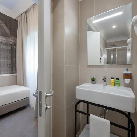 Отель Astoria Garden 3*