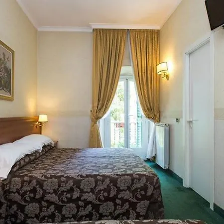 Astoria Garden Отель 3*